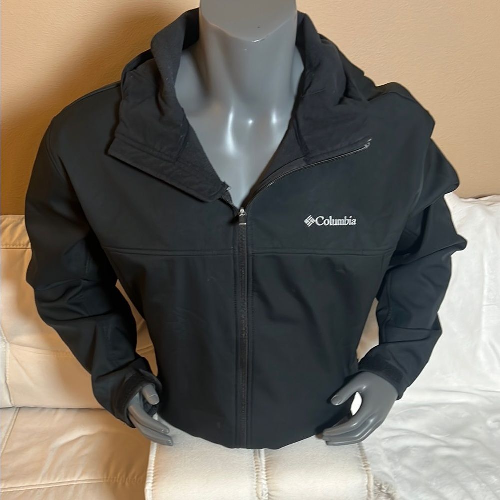 Columbia Men’s Mt. Village Black Softshell Jacket Size Large